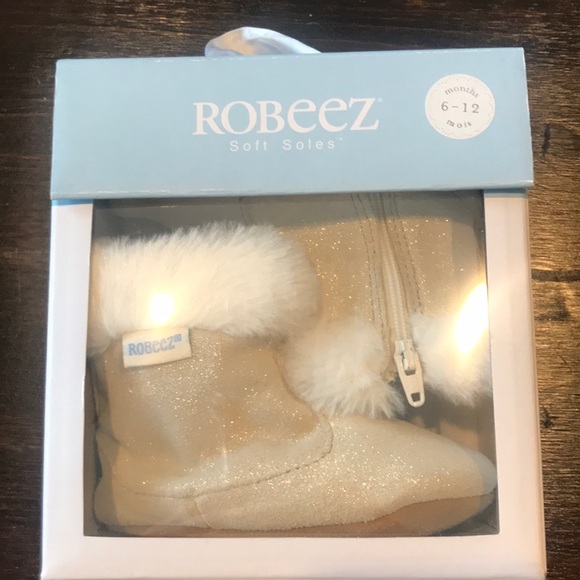 Robeez Other - Robeez sparkly boots new in box